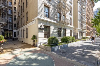 35 Central Park N in New York, NY - Building Photo - Building Photo