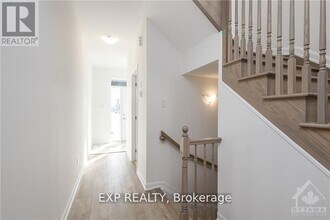 1006 Ballyhale Hts in Ottawa, ON - Building Photo - Building Photo
