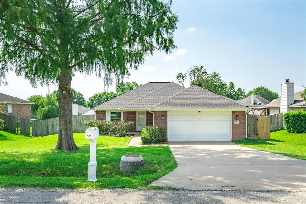 331 Leisure Ln in Montgomery, TX - Building Photo
