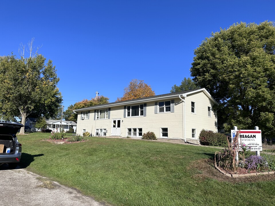 407-407 SW 8th St in Aledo, IL - Building Photo