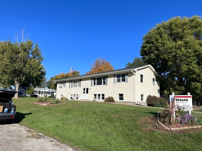 property at 407-407 SW 8th St