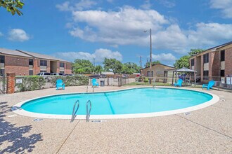 3237 Bonnie Dr, Unit 119 in Fort Worth, TX - Foto de edificio - Building Photo