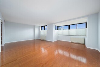 700 Grove St in Jersey City, NJ - Building Photo - Building Photo