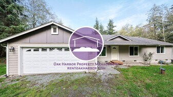 1035 Bunch Ln in Oak Harbor, WA - Building Photo