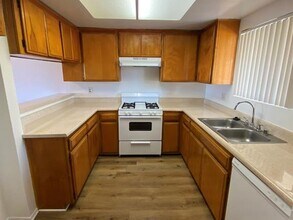 14020 Yukon Avenue, in Hawthorne, CA - Foto de edificio - Interior Photo