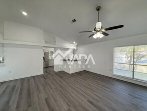6822 Raintree Forest in San Antonio, TX - Building Photo - Building Photo