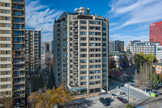 9921 104th St NW in Edmonton, AB - Building Photo - Primary Photo