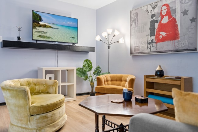 5041 Cedar Springs Rd, Unit 112 in Dallas, TX - Building Photo - Building Photo