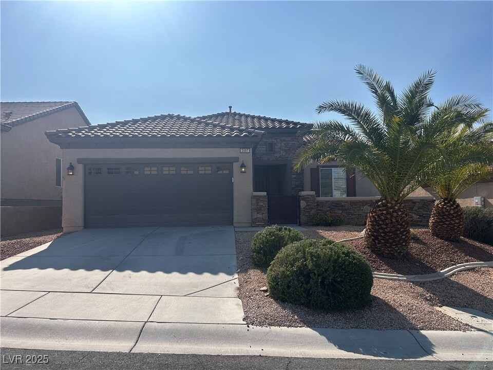 2087 Sawtooth Mountain Dr in Henderson, NV - Building Photo