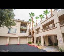 7147 S Durango Dr in Las Vegas, NV - Building Photo - Building Photo