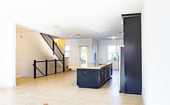 1759 NW 124th Way in Pembroke Pines, FL - Foto de edificio - Building Photo