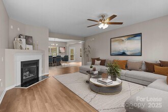302 Flanders Dr in Mooresville, NC - Building Photo - Building Photo
