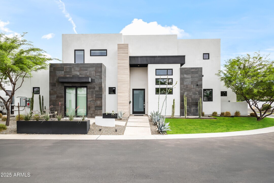 3615 N Nicosia Cir in Phoenix, AZ - Building Photo