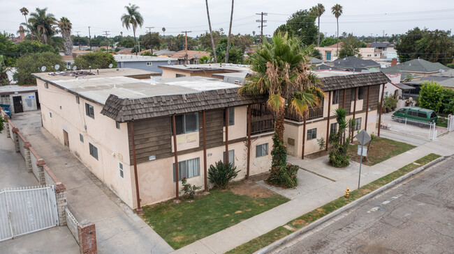 215 N Burris Ave in Compton, CA - Building Photo - Building Photo