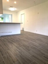 215 SW 10th St in Hallandale Beach, FL - Foto de edificio - Building Photo