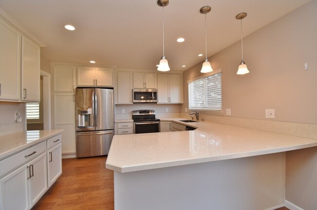 property at 860 Glenhill Dr