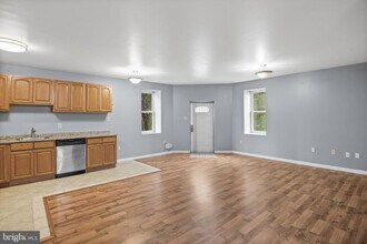 7 E Mill Rd in Maple Shade, NJ - Building Photo - Building Photo