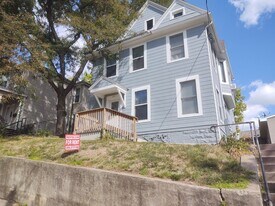 611 N Perry St in Davenport, IA - Building Photo