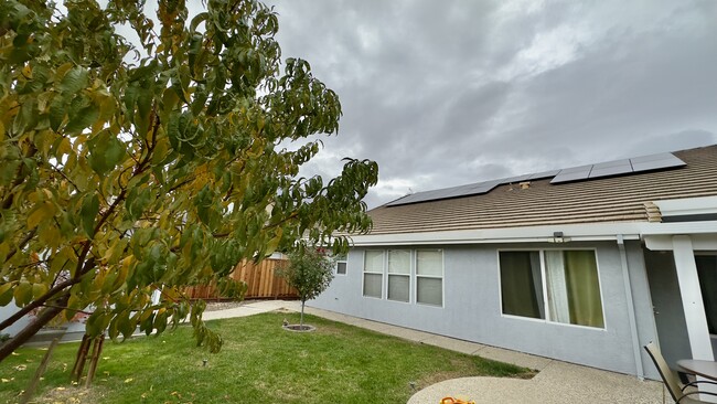 110 Country Ct in Tracy, CA - Foto de edificio - Building Photo