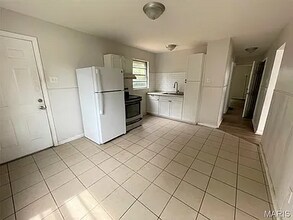 10073 Royal Dr in St. Louis, MO - Building Photo - Building Photo