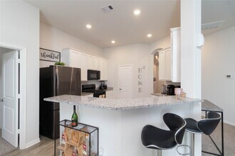 2209 Cedar Vly Dr in Conroe, TX - Building Photo - Building Photo