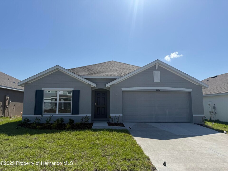 7710 Rome in Weeki Wachee, FL - Building Photo