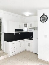 2385 SW 15th St-Unit -F in Miami, FL - Foto de edificio - Building Photo