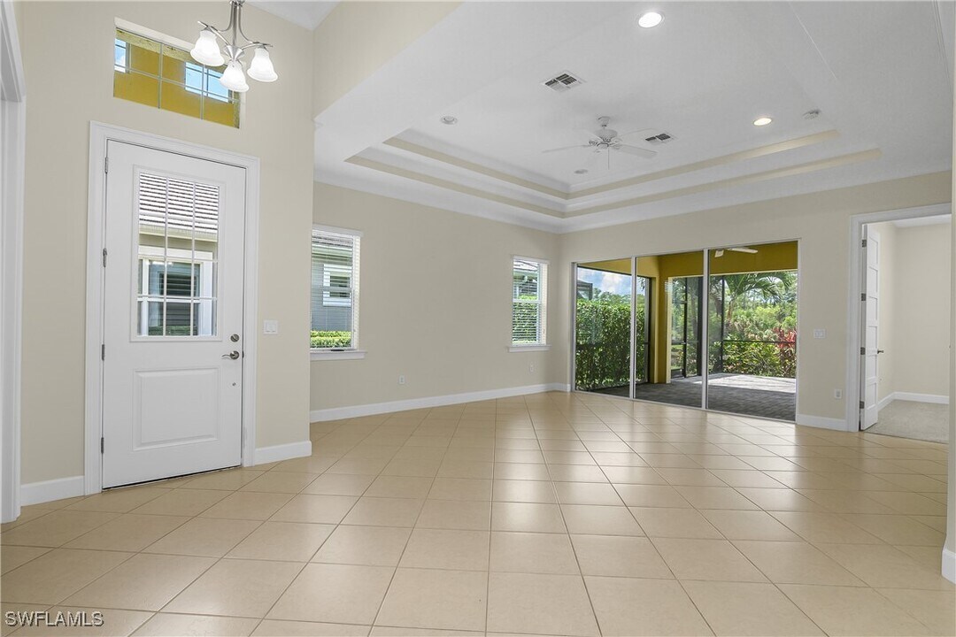 7162 Dominica Dr in Naples, FL - Building Photo
