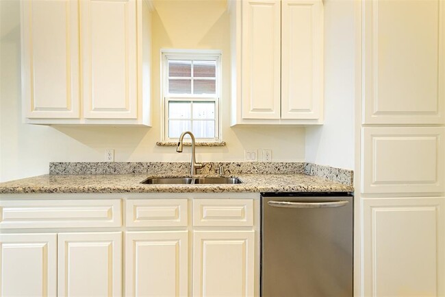 2426 Delafield St in Houston, TX - Building Photo - Building Photo