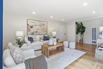 280 Easy St in Mountain View, CA - Foto de edificio - Building Photo