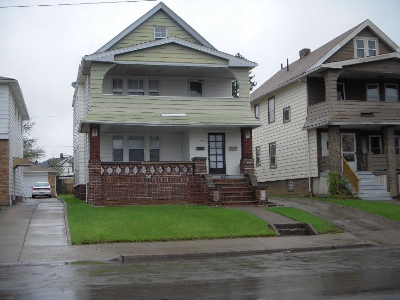 8337 Garfield Blvd in Garfield Heights, OH - Building Photo