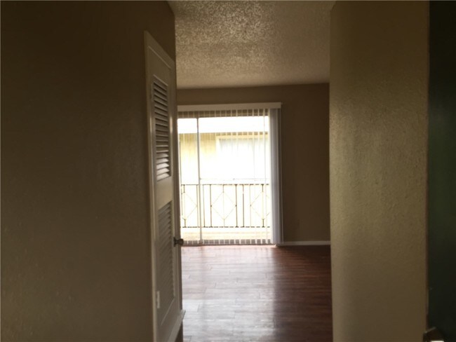 2705 Windswept Cove-Unit -201 in Austin, TX - Foto de edificio - Building Photo