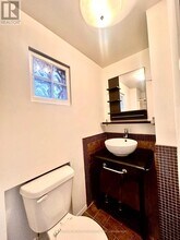 135 Kenwood Ave in Toronto, ON - Building Photo - Building Photo