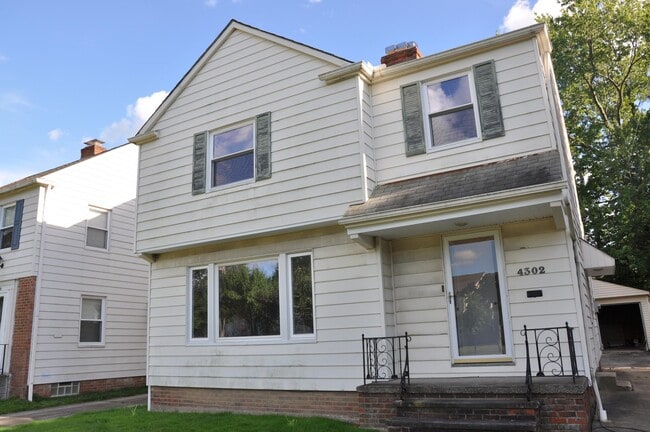 property at 4302 Silsby Rd