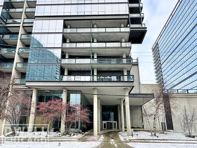860 W Blackhawk St, Unit 1604 in Chicago, IL - Foto de edificio - Building Photo