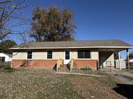 105 Sycamore St in Dunn, NC - Building Photo