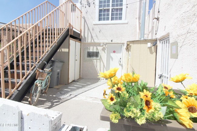 property at 3527 E Missouri Ave