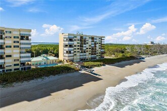 7370 S Ocean Dr, Unit 111 in Jensen Beach, FL - Building Photo - Building Photo