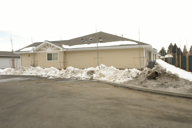 Evergreen Fountains in Spokane, WA - Building Photo - Building Photo