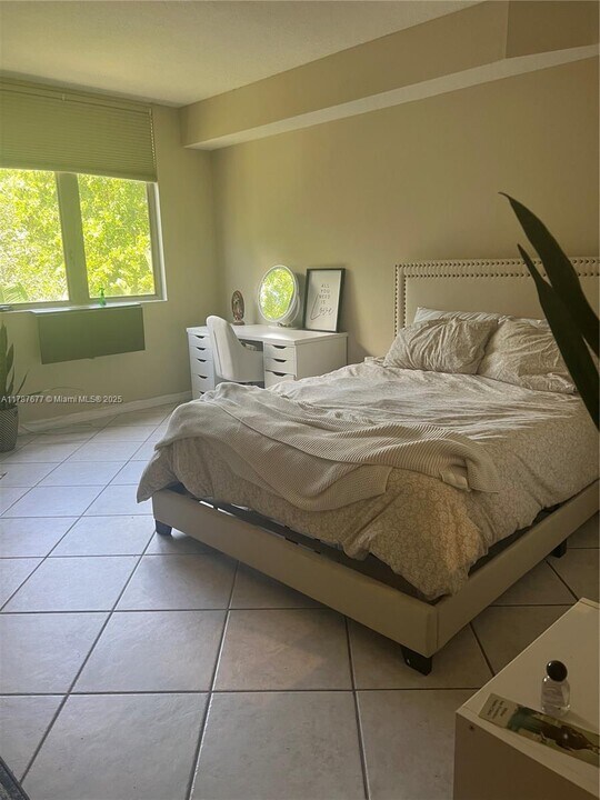 2630 SW 28th St in Miami, FL - Building Photo