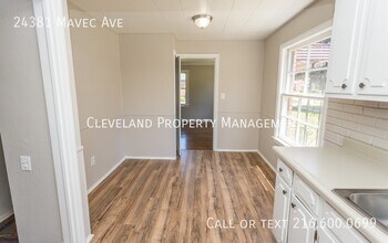 24381 Mavec Ave in Euclid, OH - Building Photo - Building Photo