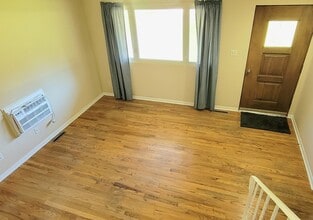 72 Pine Ct in Crystal Lake, IL - Building Photo - Building Photo