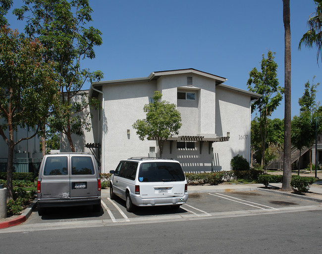 1607 S Calle Del Sol in Anaheim, CA - Building Photo - Building Photo