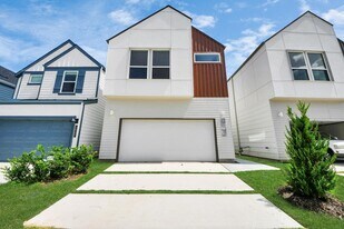 13104 Moncloa Dr in Houston, TX - Building Photo
