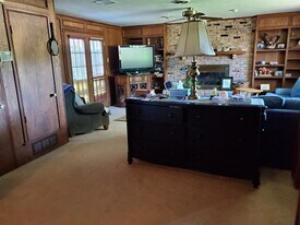 1013 N Cottonwood Dr in Richardson, TX - Building Photo