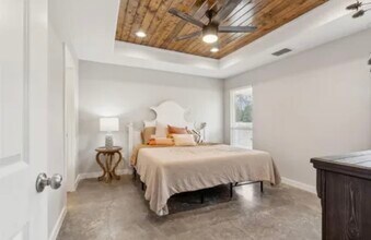2314 Creekview Dr in Granbury, TX - Building Photo - Building Photo