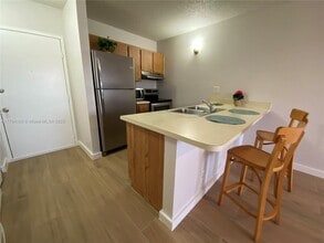 2501 Riverside Dr in Coral Springs, FL - Building Photo - Building Photo