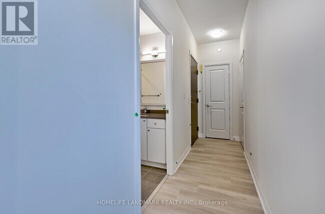 3270 Sheppard Ave E in Toronto, ON - Building Photo - Building Photo