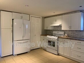 804 Leon Ave in Kelowna, BC - Building Photo - Building Photo