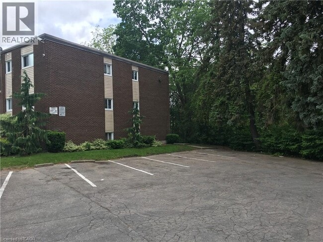 154 Elgin St N in Cambridge, ON - Building Photo - Building Photo